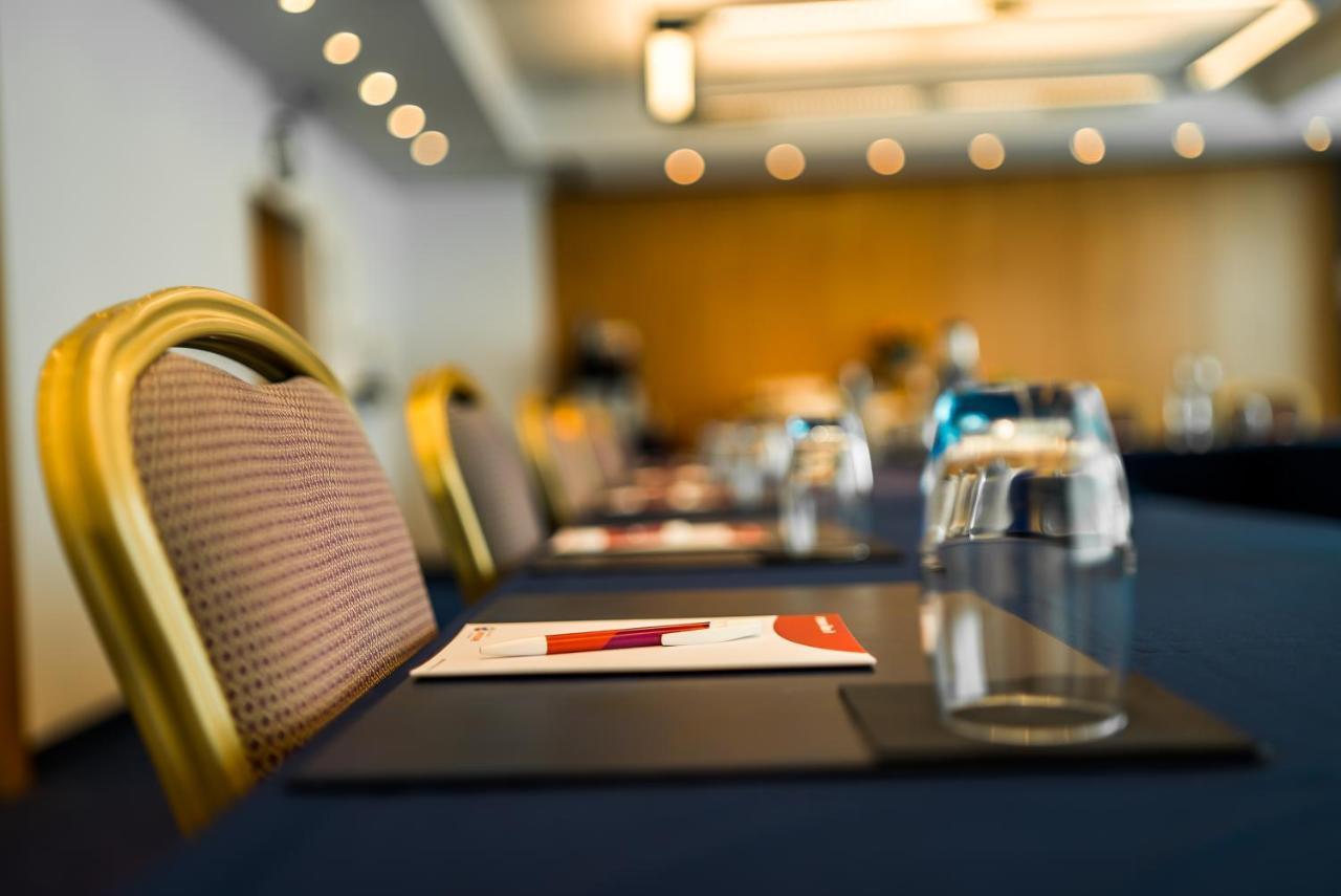 Ramada Encore By Wyndham Geneva Carouge Bagian luar foto