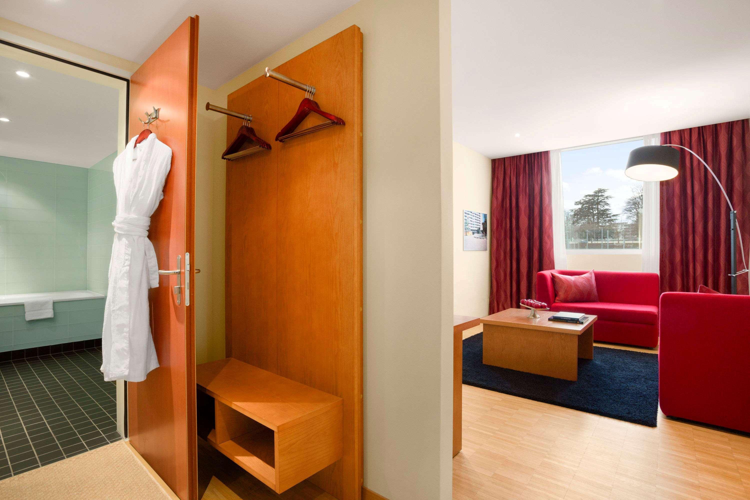 Ramada Encore By Wyndham Geneva Carouge Bagian luar foto