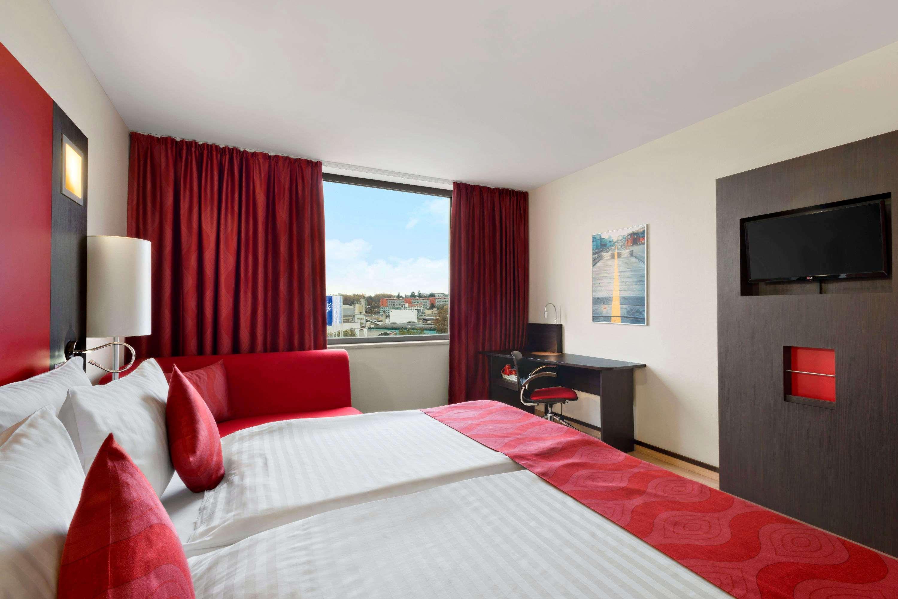 Ramada Encore By Wyndham Geneva Carouge Bagian luar foto