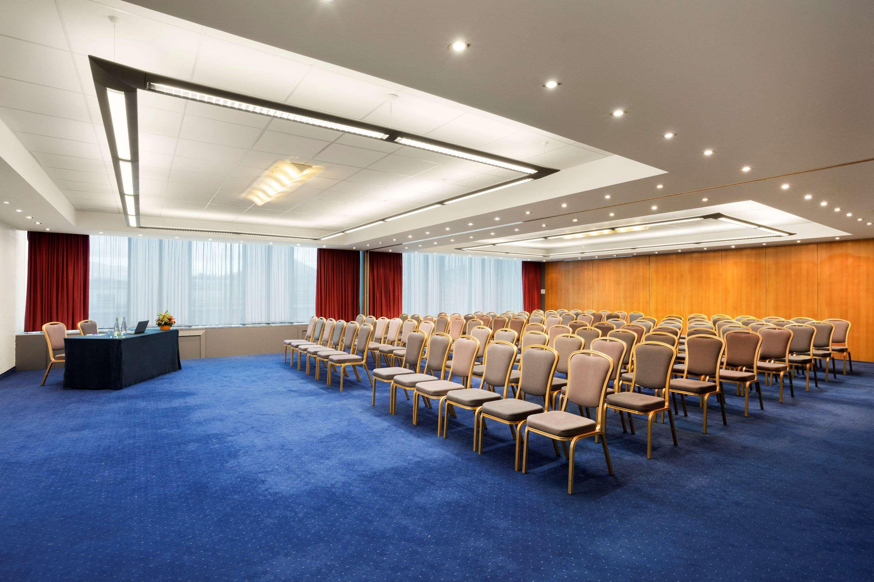 Ramada Encore By Wyndham Geneva Carouge Bagian luar foto