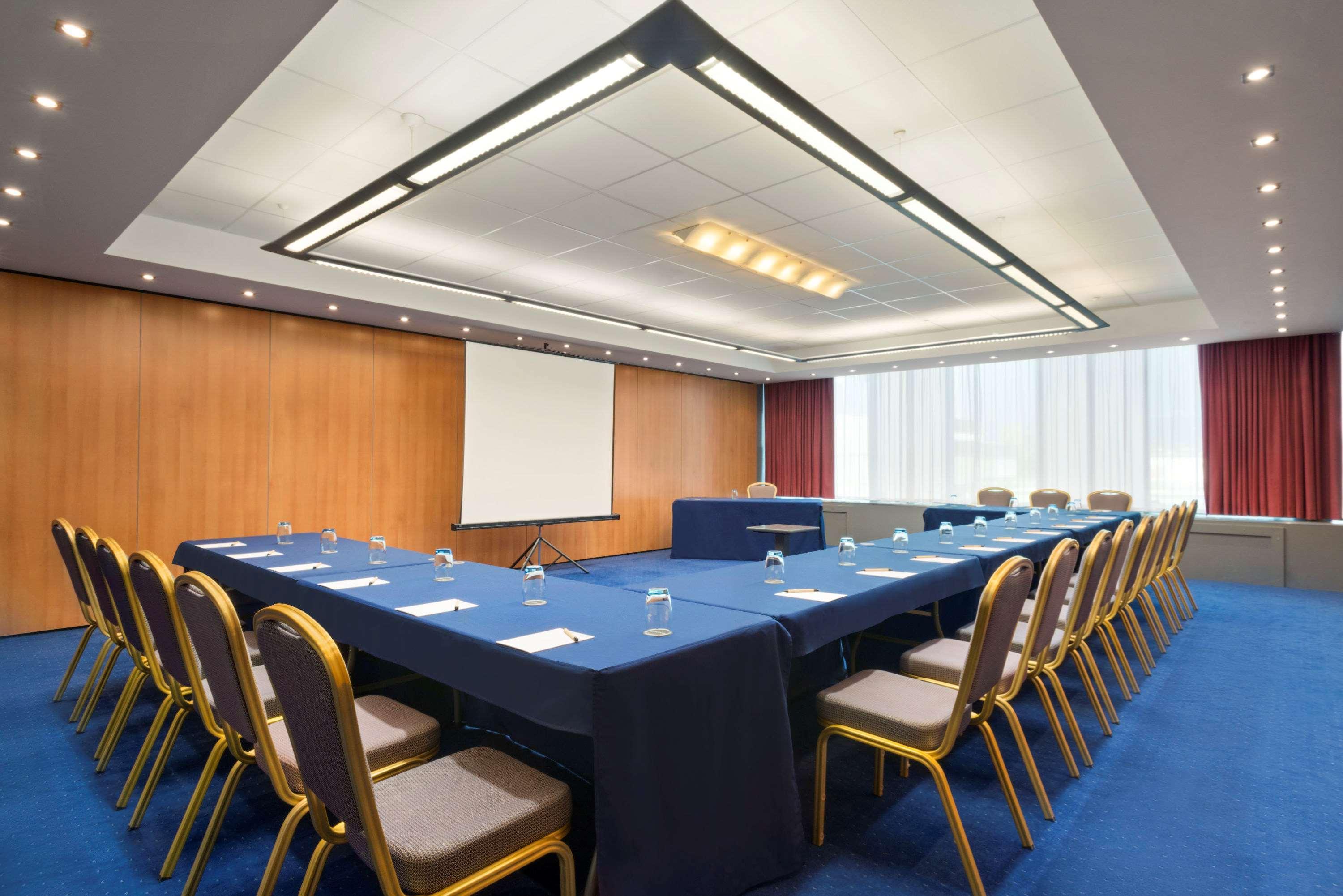 Ramada Encore By Wyndham Geneva Carouge Bagian luar foto