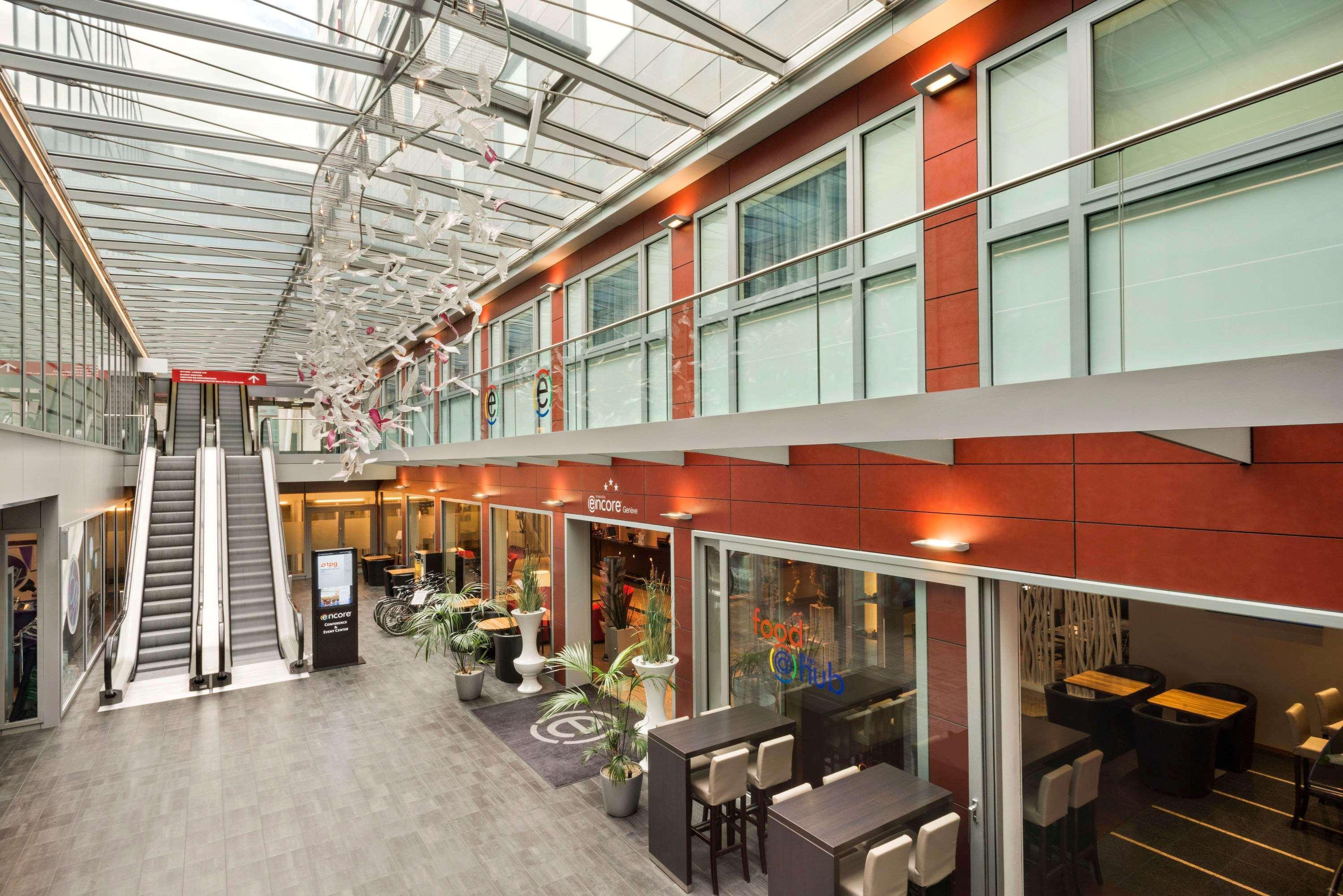 Ramada Encore By Wyndham Geneva Carouge Bagian luar foto