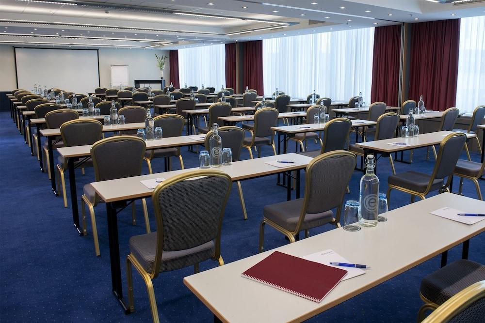 Ramada Encore By Wyndham Geneva Carouge Bagian luar foto